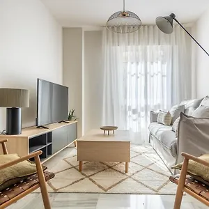 Apartment Amplisimo De Diseno Nuevo En El Corazon De Triana, Parking Included, Seville